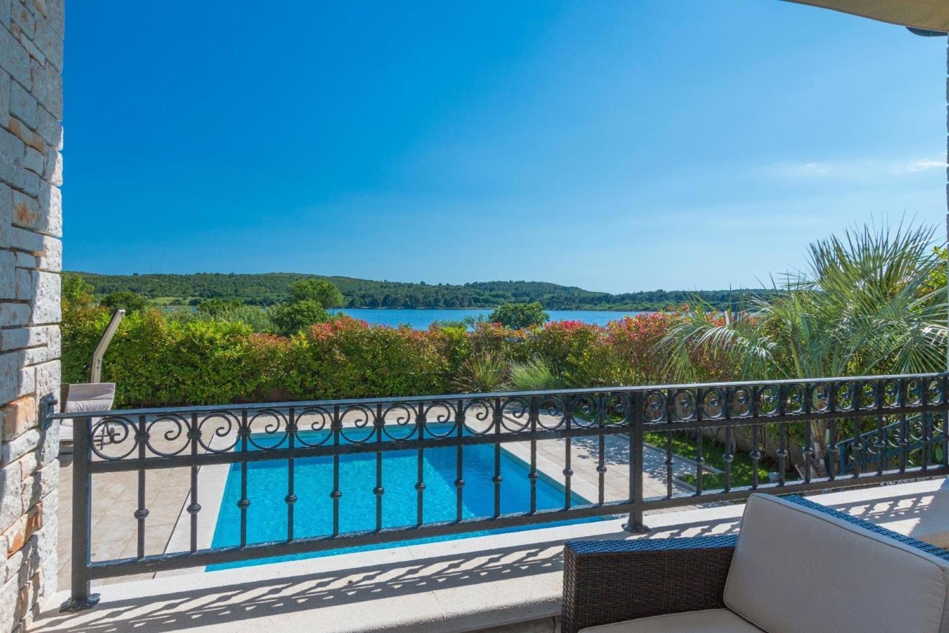 Ferienhaus In Pomer Mit Privatem Beheizten Pool Und Meerblick Dış mekan fotoğraf
