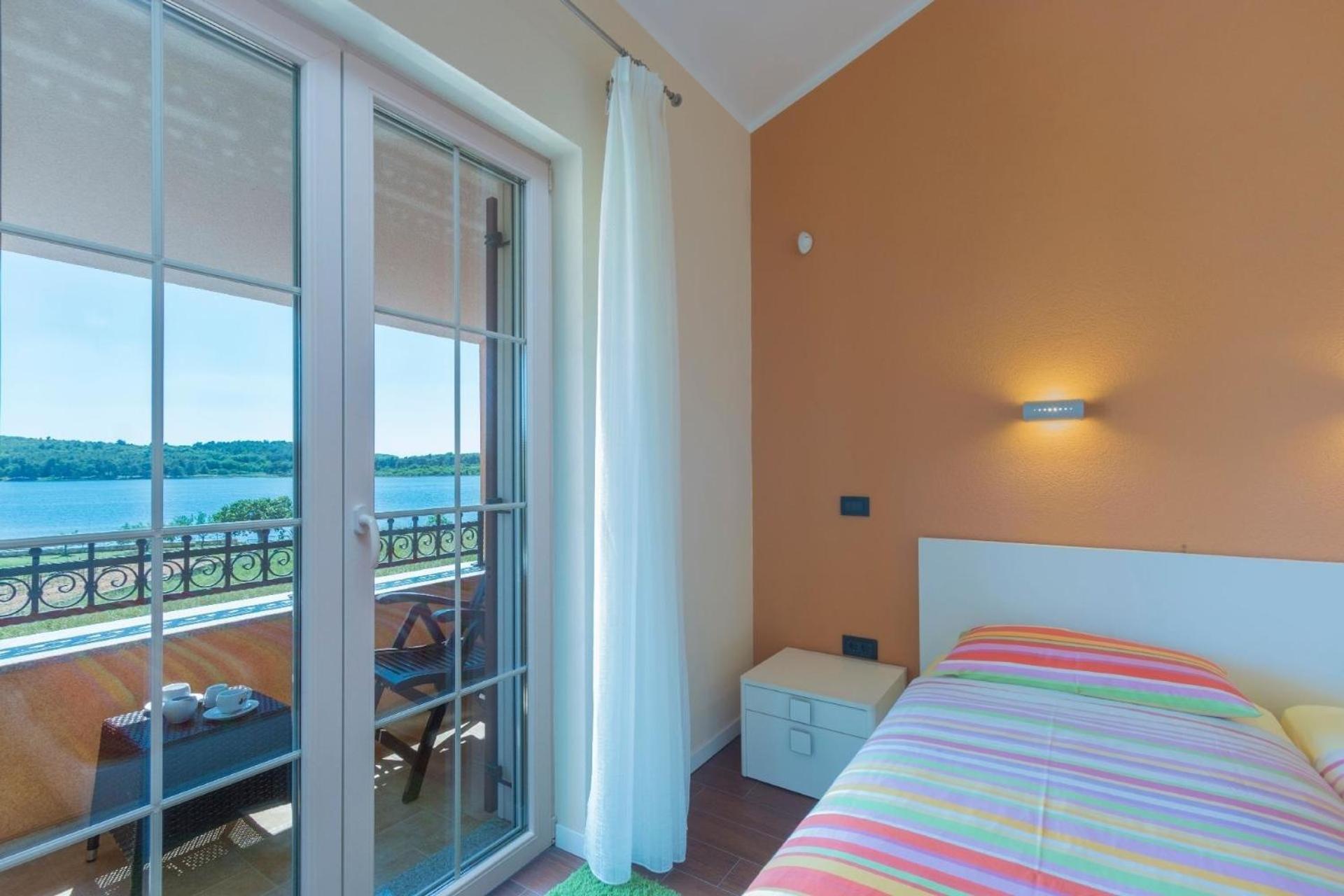 Ferienhaus In Pomer Mit Privatem Beheizten Pool Und Meerblick Dış mekan fotoğraf
