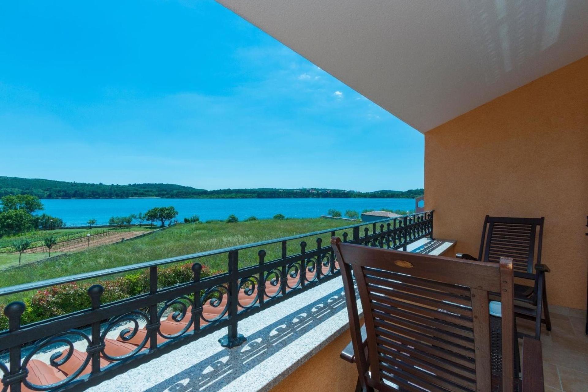 Ferienhaus In Pomer Mit Privatem Beheizten Pool Und Meerblick Dış mekan fotoğraf