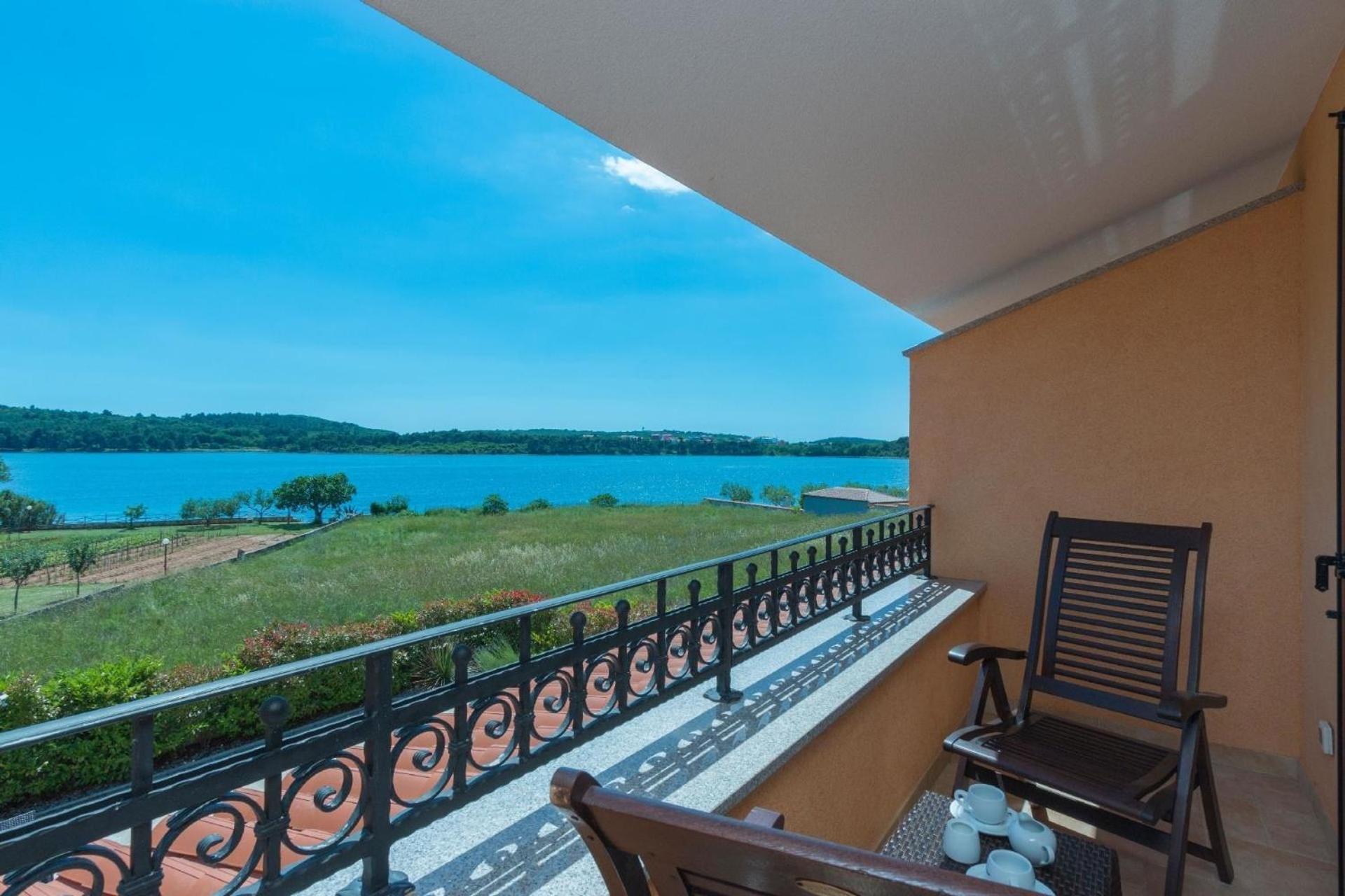 Ferienhaus In Pomer Mit Privatem Beheizten Pool Und Meerblick Dış mekan fotoğraf